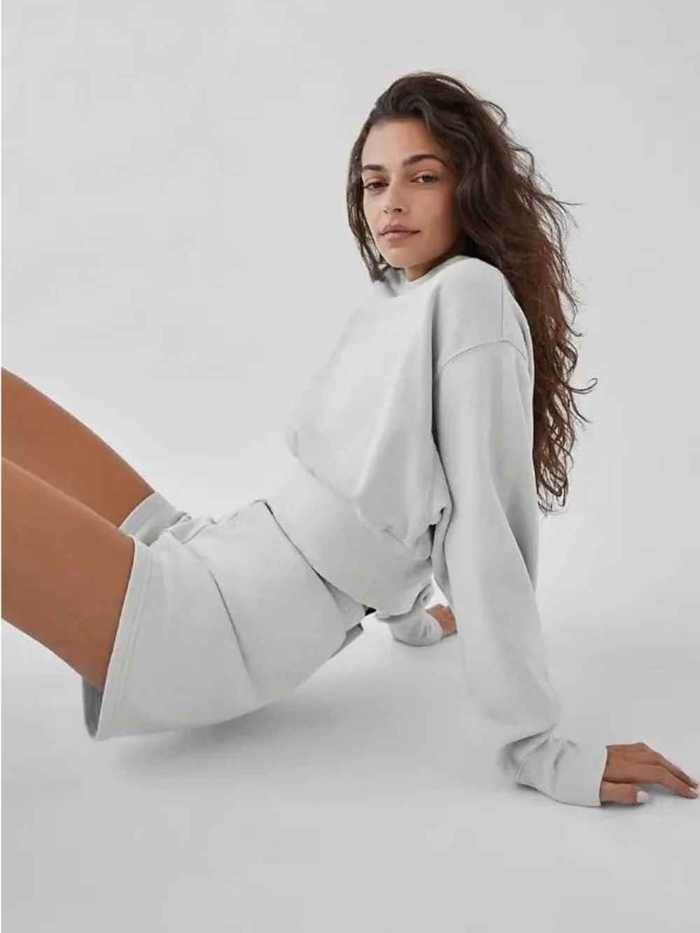 Aritzia - TNA Airy Perfect Shrunken Sweatshirt